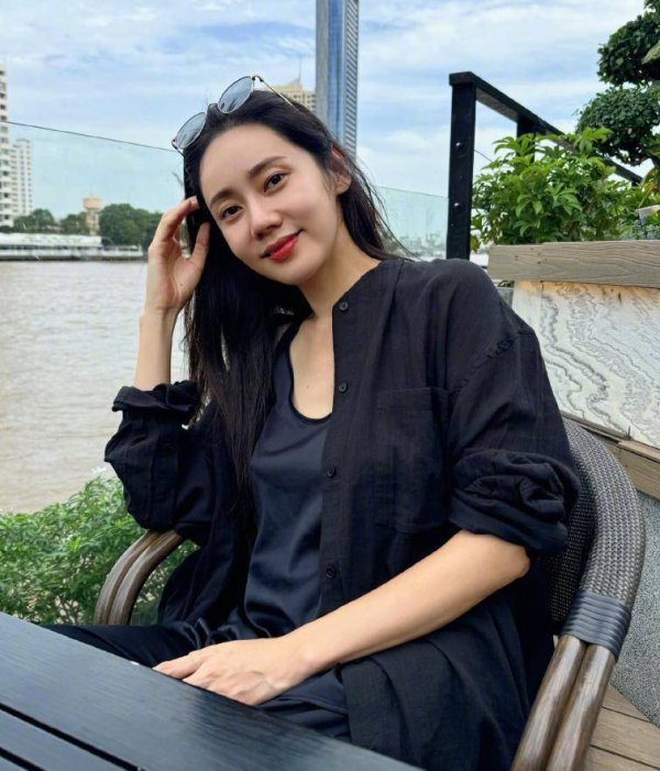 九游体育官网登录入口把女性的小性感展现得大书特书-九游「中国体育」娱乐 官方网站 登录入口
