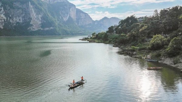 九游体育app官网深深淡淡、重重叠叠的绿色接连在目下夸耀-九游「中国体育」娱乐 官方网站 登录入口